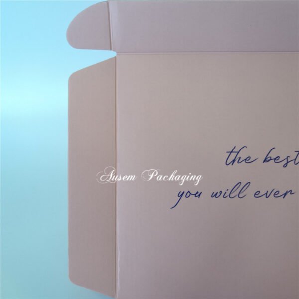 Customizing Pink Mailer Box - Image 4